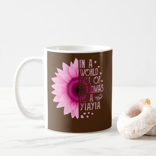 Caneca De Café As Mulheres Num Cheio Mundial De Avós Sejam Yiayia (Com Donut)