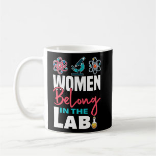 Caneca De Café As mulheres pertencem ao laboratório - ciência