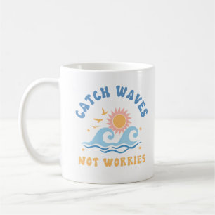 Caneca De Café As ondas de captura não se preocupam - Verão engra