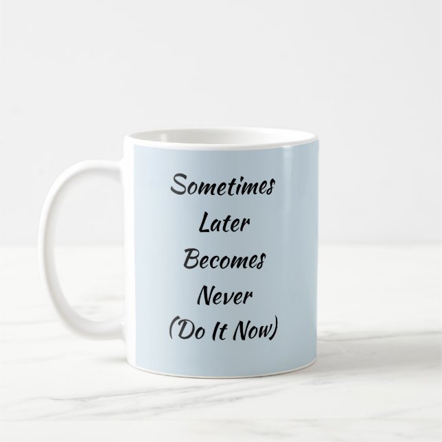 Caneca De Café Às Vezes Mais Tarde Nunca - Mug-A-Tude (Esquerda)