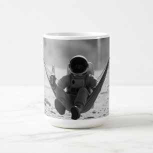 Caneca De Café Astronauta na lua com cerveja
