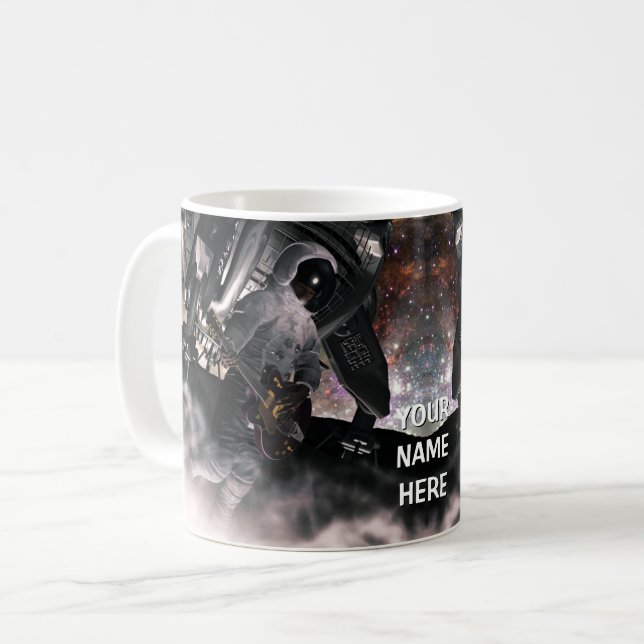 Caneca De Café Astronauta tocando violão. Personalizado (Frente Esquerda)