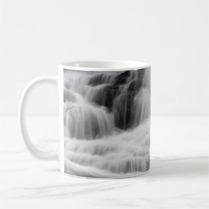 CANECA DE CAFÉ ATERFALHAS DE ÁGUA E DE ÁGUAS NEGRAS E CINZAS
