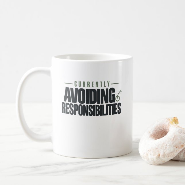Caneca De Café Atualmente Evitando Responsabilidades (Com Donut)