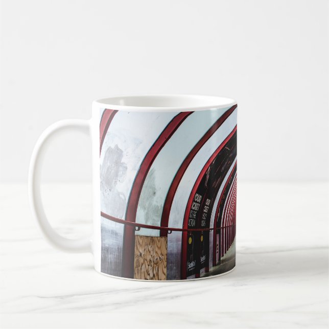 CANECA DE CAFÉ ATUM DE VIDRO VERMELHO E BRANCO VAZIO (Esquerda)