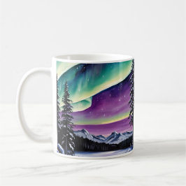 Caneca De Café Aurora Borealis sobre a floresta de neve, pinheiro