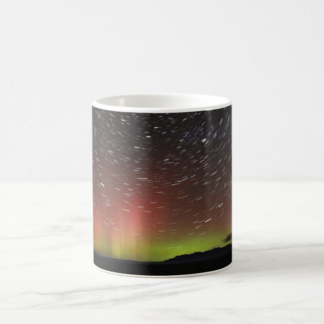 Caneca De Café Aurora borealis sobre o horizonte de norte (Centro)