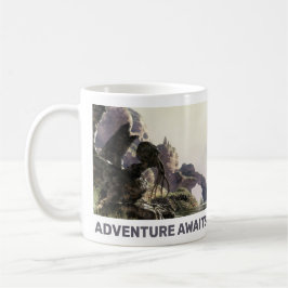 Caneca De Café Aventura Espera. Paisagem de fantasia