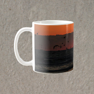 Caneca De Café Aves Voando Sobre A Fotografia Do Oceano