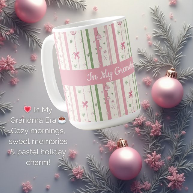 Caneca De Café Avó Era Coquete Rosa (💗 In My Grandma Era ☕ Cozy mornings, sweet memories & pastel holiday charm!)
