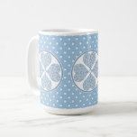 Caneca De Café Azul claro-azulado cerâmico<br><div class="desc">Impressão de rendas adicionado a um efeito cerâmico para esse padrão fino com algumas tintas de pérolas ou cabochões (desenhados). Aqui em azul claro, que dá um estilo pastel romântico, esse padrão também existe em cinzas claras, pretas e azuis de Grécia em outras minhas coleções. Um estilo fino e original...</div>