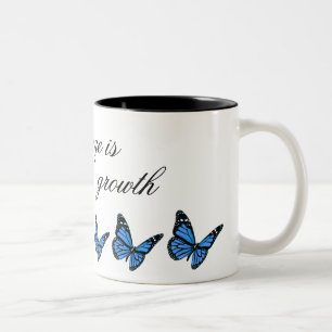 Caneca de café azul da borboleta