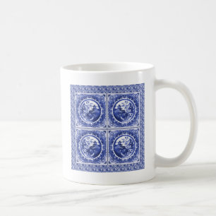 Caneca De Café Azul e branco, design do teste padrão do salgueir