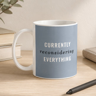Caneca De Café Azul Empoeirado Reconsiderando Tudo Atualmente