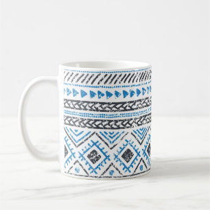 Caneca De Café Azul étnico, fundo sem costura branco.