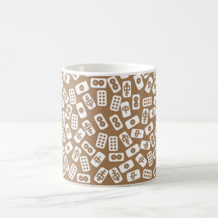 Caneca De Café Azulejos Mahjong - padrão branco em castanho