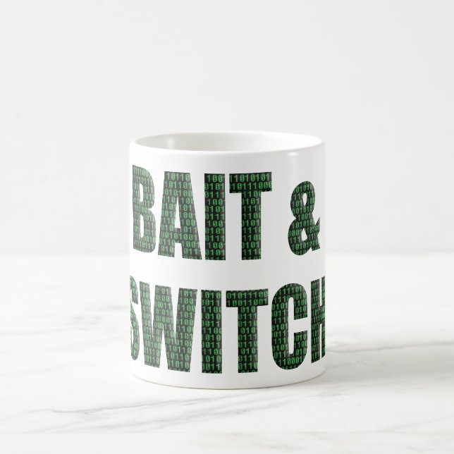 Caneca De Café “Bait and Switch” com uma sobreposição de código b (Centro)