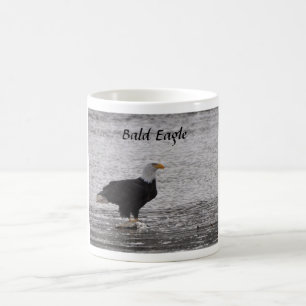 Caneca De Café Bald Eagle sobre Salmão