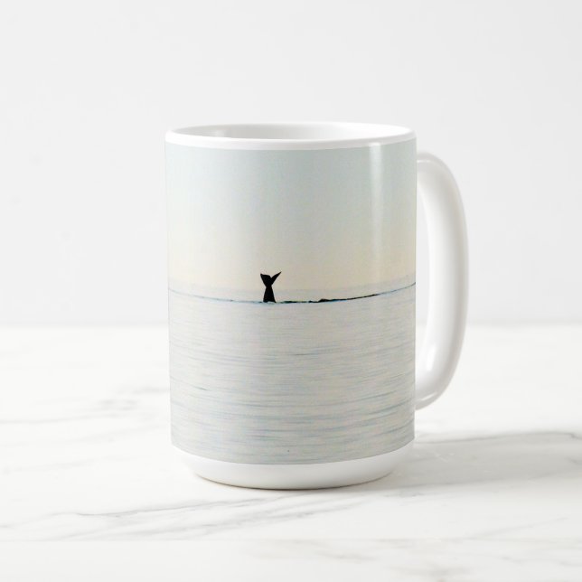 Caneca De Café Baleia Acalmando Lixeira (Frente Esquerda)