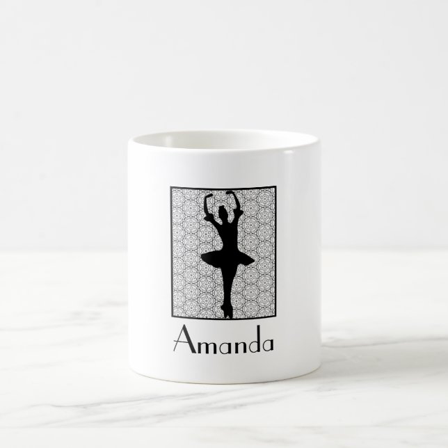Caneca De Café Ballerina Silhouette em um padrão de Heart Mandala (Centro)
