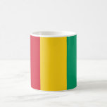 Caneca De Café Bandeira da Guiné (país africano)<br><div class="desc">Esta design apresenta a bandeira nacional da Guiné (oficialmente conhecida como República da Guiné; em francês, "République de Guinée"), que é um país costeiro na África Ocidental. A Guiné era anteriormente conhecida como Guiné Francesa (em francês, "Guinée française"), e o país moderno da Guiné é por vezes chamado Guiné-Conacri para...</div>