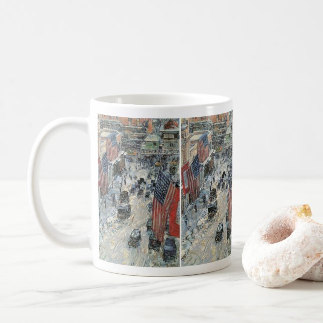 Caneca De Café Bandeiras na Rua 57 por Frederick Childe Hassam (Com Donut)