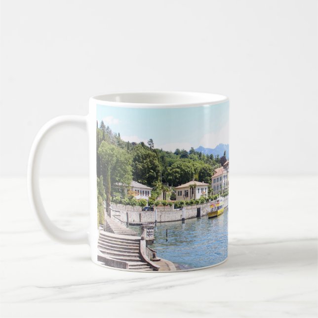 CANECA DE CAFÉ BARCO AMARELO ENCAIXADO PERTO DA CONSTRUÇÃO (Esquerda)