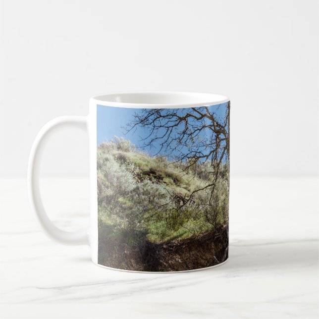 Caneca De Café Bare tree on mountain during day (Esquerda)