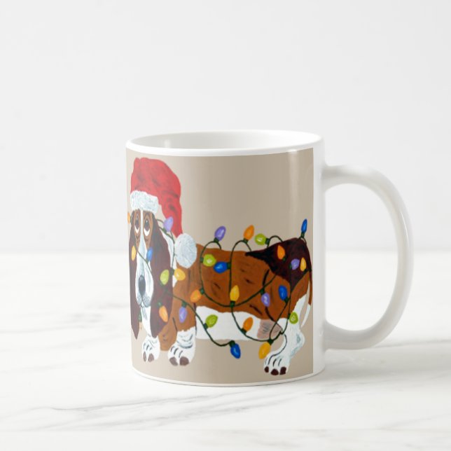 Caneca De Café Basset Enroscado Em Luzes De Natal (Direita)