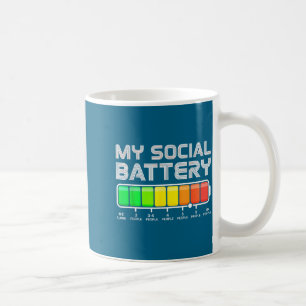 Caneca De Café Bateria Social Baixa Energia Antissocial Engraçado