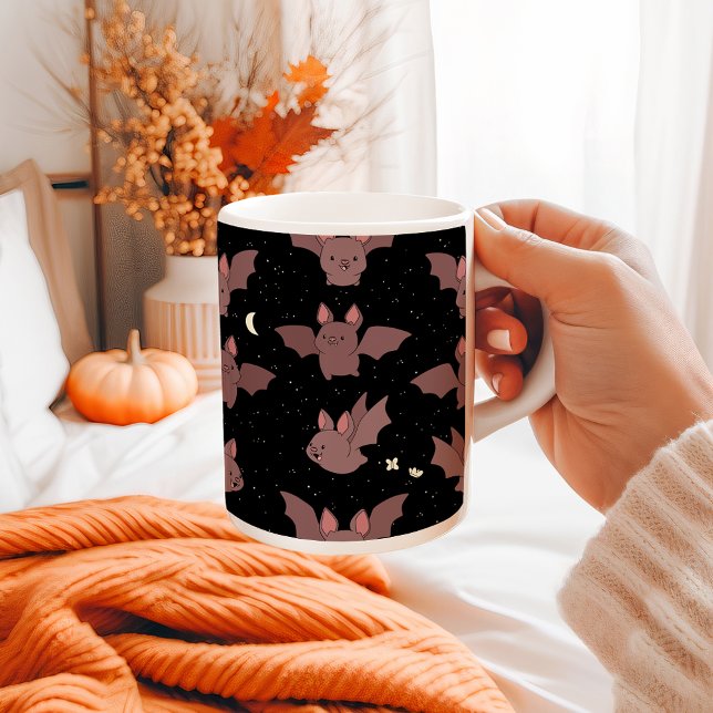 Caneca De Café Bats de Halloween Roxos e Bonitos no Céu Noturno (Criador carregado)