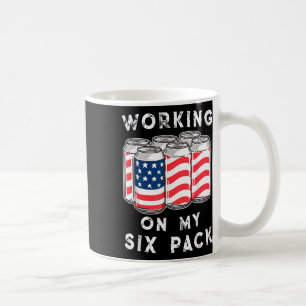 Caneca De Café bebendo De 4 De Julho - Trabalhando No Meu Pacote 