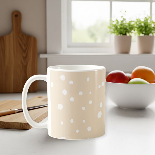 Caneca De Café Beige polka dot cup with handle, Birthday gift (Criador carregado)