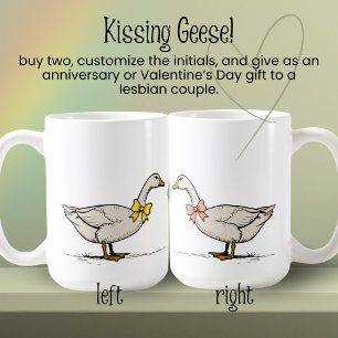 Caneca De Café Beijar Iniciais Personalizados de Ganso Casal Lésb