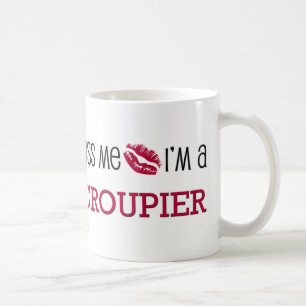 Caneca De Café Beije-me que eu sou um CROUPIER