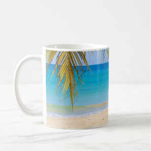 Caneca De Café Bela praia tropical com um barco