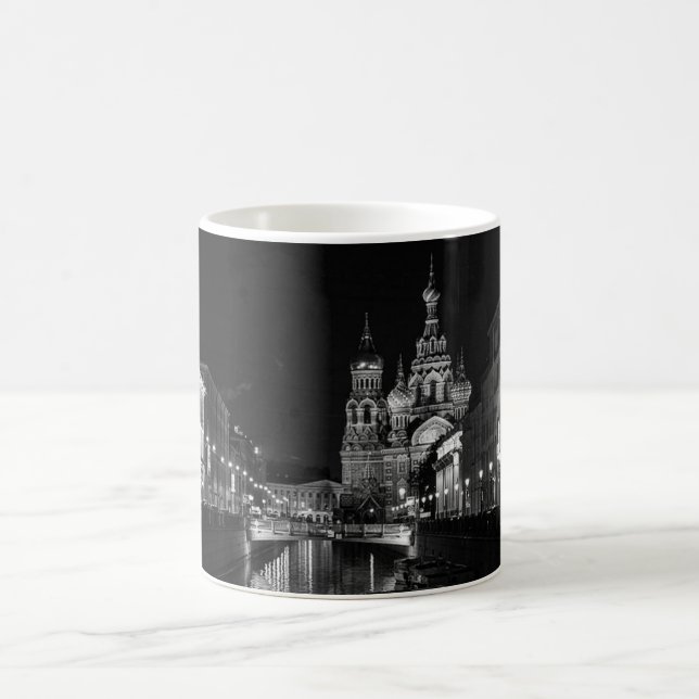 Caneca De Café Bela Rua Petersburg Rússia Black and White Mug (Centro)