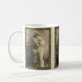 Caneca De Café Bela senhora vitoriana com flores cortadas