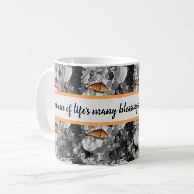 Caneca De Café Bênçãos da vida - Padrão de Borboleta Monarca Lara (Frente Esquerda)