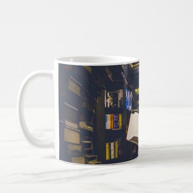 Caneca De Café Biblioteca Livros Prateleiras Abrir Livro Lido (Esquerda)