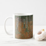 Caneca De Café Birch Forest por Gustav Klimt, Vintage Art Nouveau<br><div class="desc">Birch Forest (c. 1903), de Gustav Klimt, é uma pintura típica da Era Vitoriana Simbiolismo das belas artes, que apresenta uma cena natural. Uma floresta com pássaros e folhas no outono, com folhas castanhas espalhadas no chão. Sobre o artista: Gustav Klimt (1862-1918) era um pintor simbolista austríaco e um dos...</div>