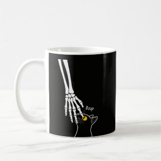 Caneca De Café Black Cat Boop – Mão de Esqueleto Arte Gótica