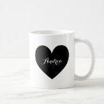 Caneca De Café Black Heart Personalised Script Mug<br><div class="desc">Uma caneca redonda moderna e fofa,  com um roteiro de caligrafia moderna do coração negro. Esta caneca será perfeita como presente. Itens semelhantes e outras cores estão disponíveis.</div>