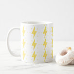 Caneca De Café Bold Yellow Lightning Bolt Pattern<br><div class="desc">This energetic design features a repeating pattern of bright yellow lightning bolts with subtle dash accents, creating a bold and modern look. Perfect for those who love dynamic, eye-catching styles, this design adds a spark of energy to everyday items. The clean white background enhances the vivid yellow, making it ideal...</div>