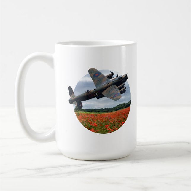 Caneca De Café Bombardeiro Lancaster Sobre Um Campo De Pipoca (Esquerda)