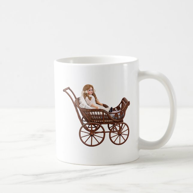 Caneca De Café Boneca de Bisque Antiga em Carrinho de Vime (Direita)