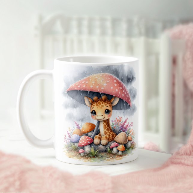 Caneca De Café Bonita Girafa De Bebê Sob Guarda-Chuva De Cogumelo (Criador carregado)