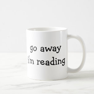Caneca De Café Bookworm Mug - Saiam daqui Estou lendo