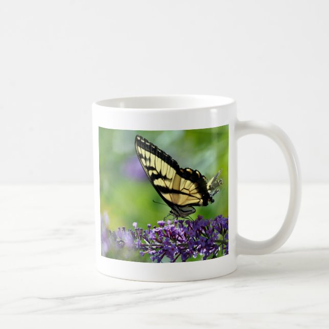Caneca De Café Borboleta Amarela e Preta sobre Lavanda (Direita)