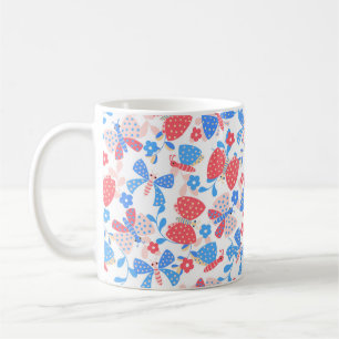 Caneca De Café Borboleta branca num jardim de flores em vermelho